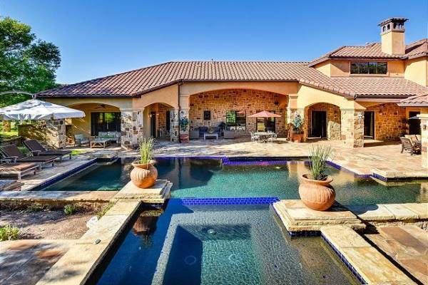 Large Gorgeous Pool with Beautiful Landscaping Austin Texas